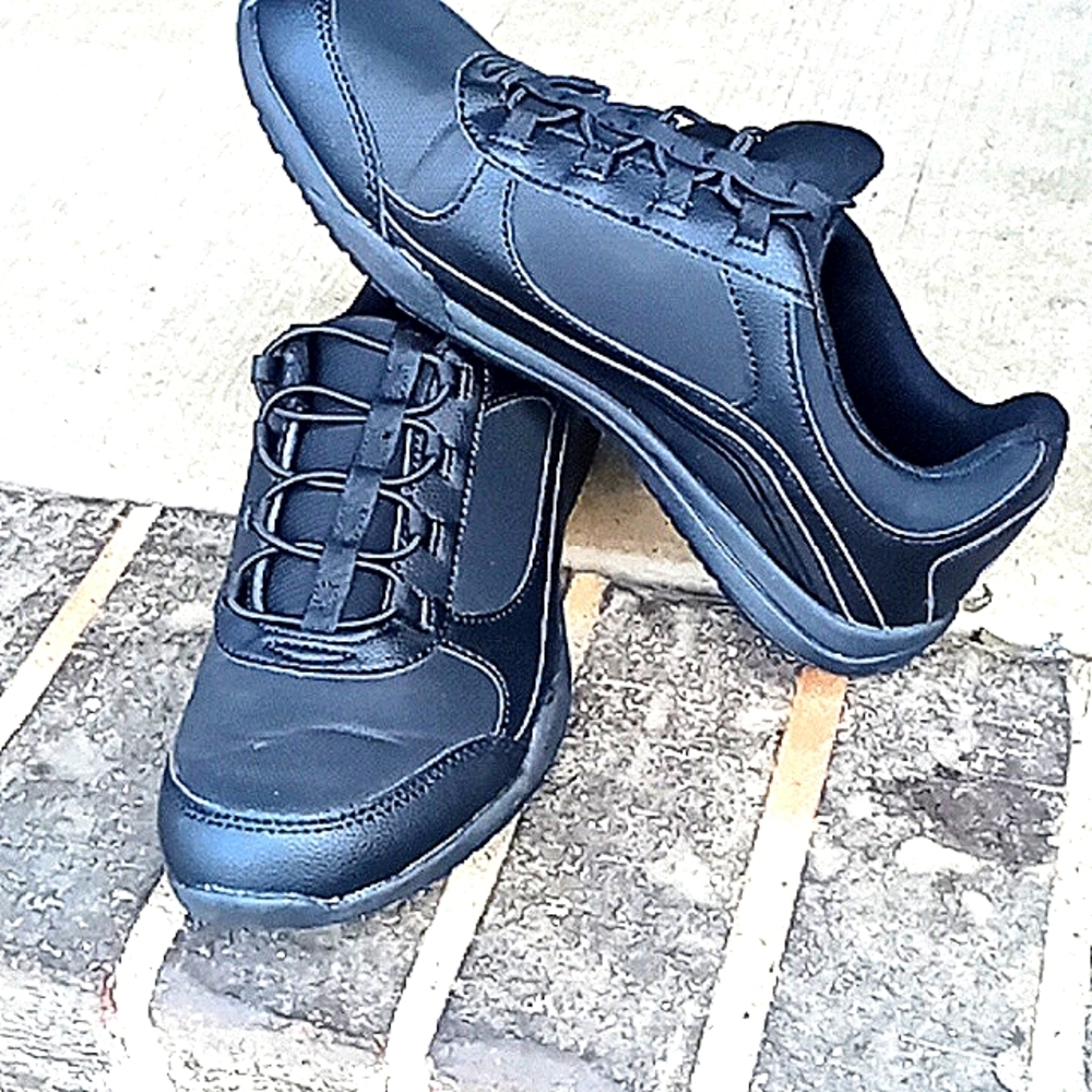 Women's Black TredSafe Work Or Casual Shoes NWOT